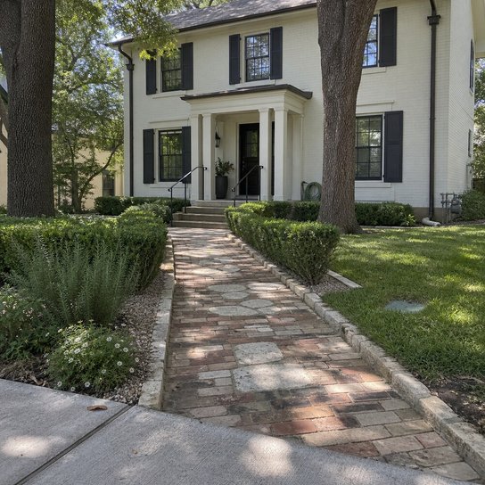 512 Luxury Landscaping in Tarrytown, TX