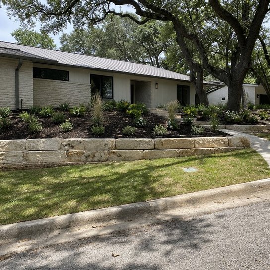 512 Luxury Landscaping in Rollingwood, TX